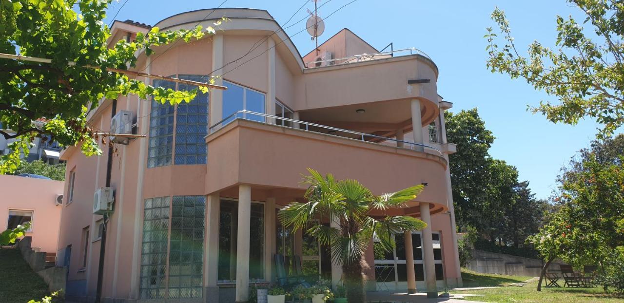 Apartments Seafront Villa Pula Exteriör bild