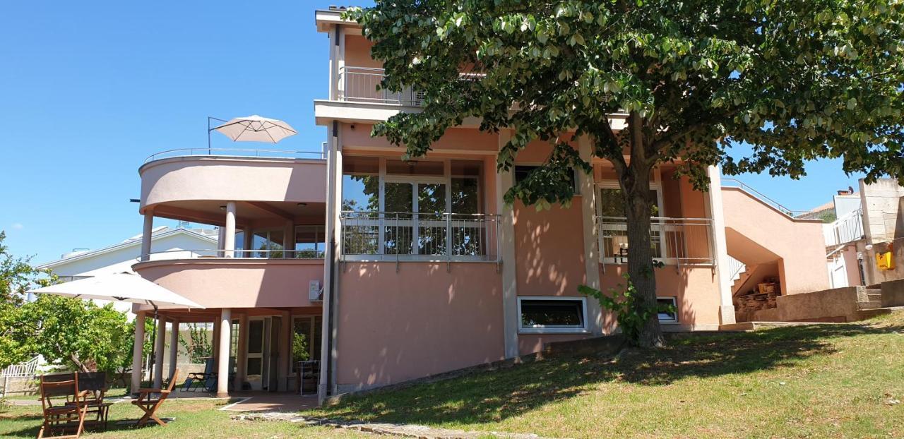 Apartments Seafront Villa Pula Exteriör bild