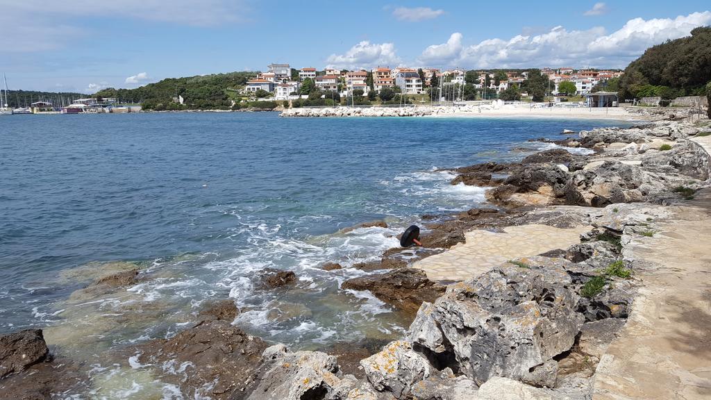Apartments Seafront Villa Pula Exteriör bild