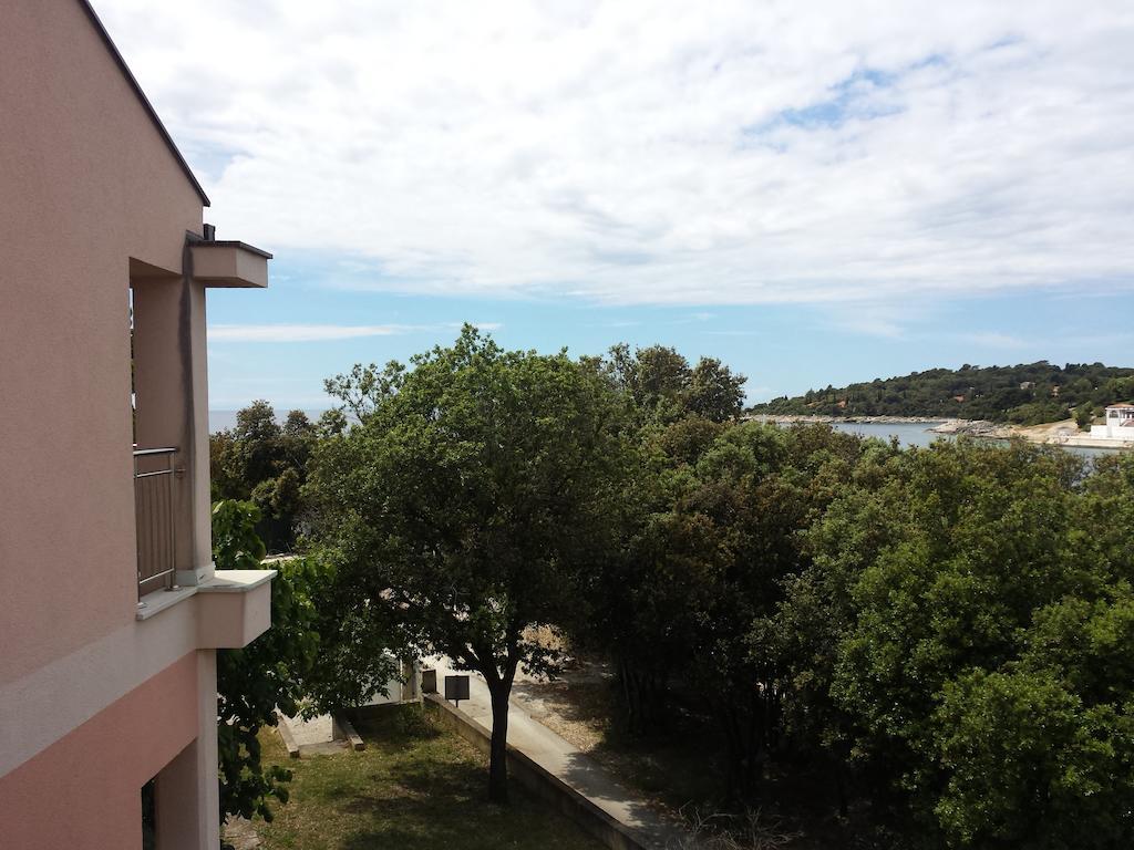 Apartments Seafront Villa Pula Exteriör bild