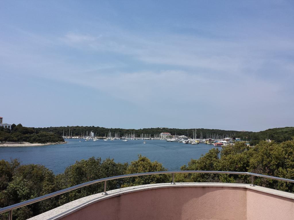 Apartments Seafront Villa Pula Exteriör bild