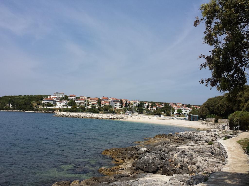 Apartments Seafront Villa Pula Exteriör bild